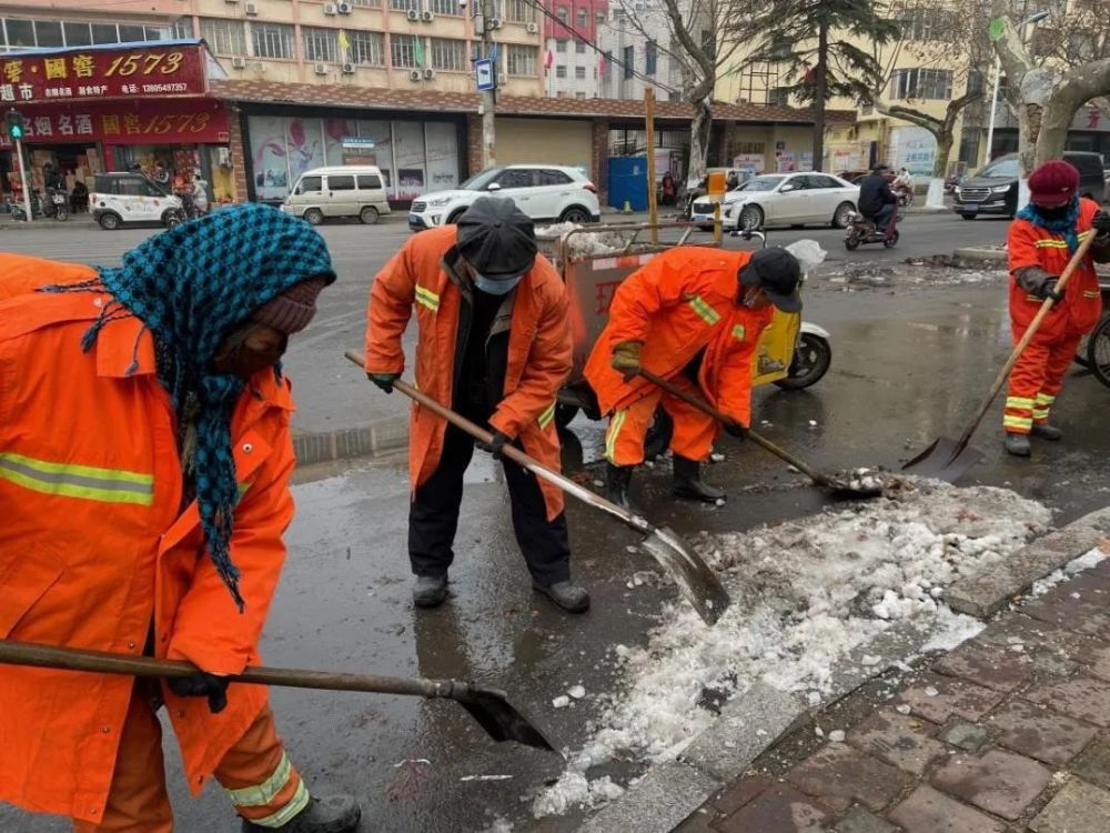 山东临沂环卫工凌晨街头去世：“那个扫垃圾的